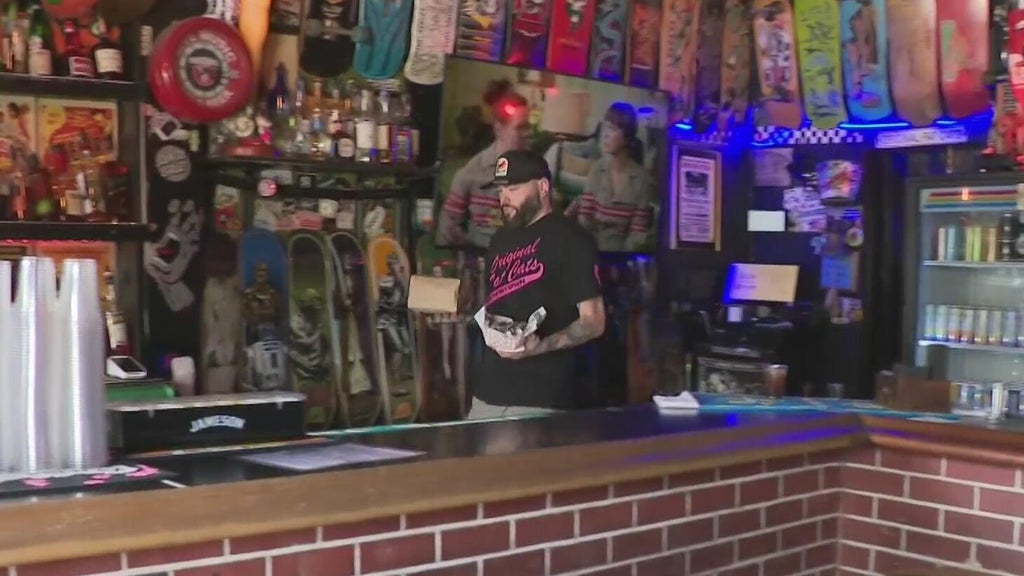 Fort Lauderdale proposes earlier closing times for downtown bars, facing pushback from business owners — CBS Miami, Austin Dining news