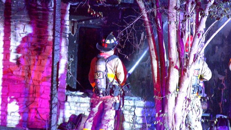 One person dies, another person and a dog rescued from Blakeley Drive house fire — KENS 5 (San Antonio), Austin Health news
