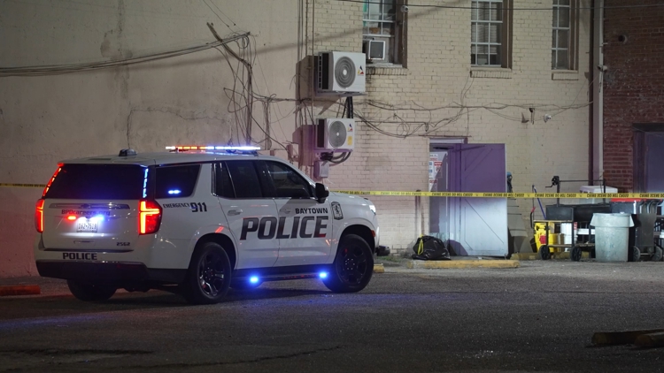 Man airlifted after shooting behind Baytown bar; suspect remains at large, police say — KHOU 11 (Houston), Austin Community news